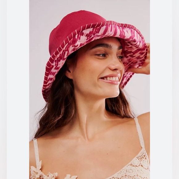 Free People x Rahi Flip Side Bucket Hat in Red with pink inside - Picture 1 of 3